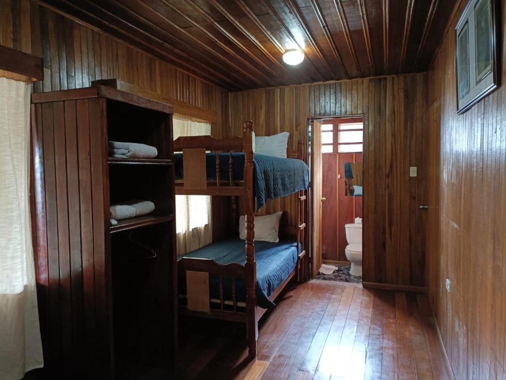 Habitacion Familiar #6 — balcon con vista al mar