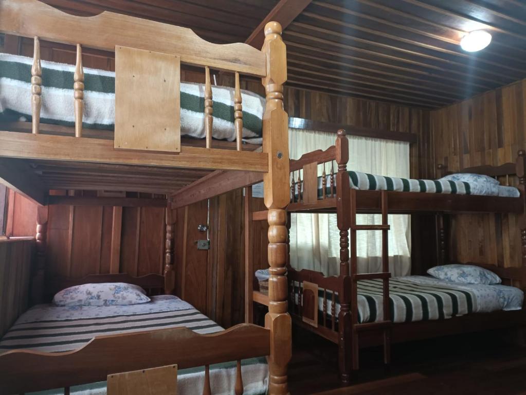 Habitacion Familiar #7 — literas y area de estar