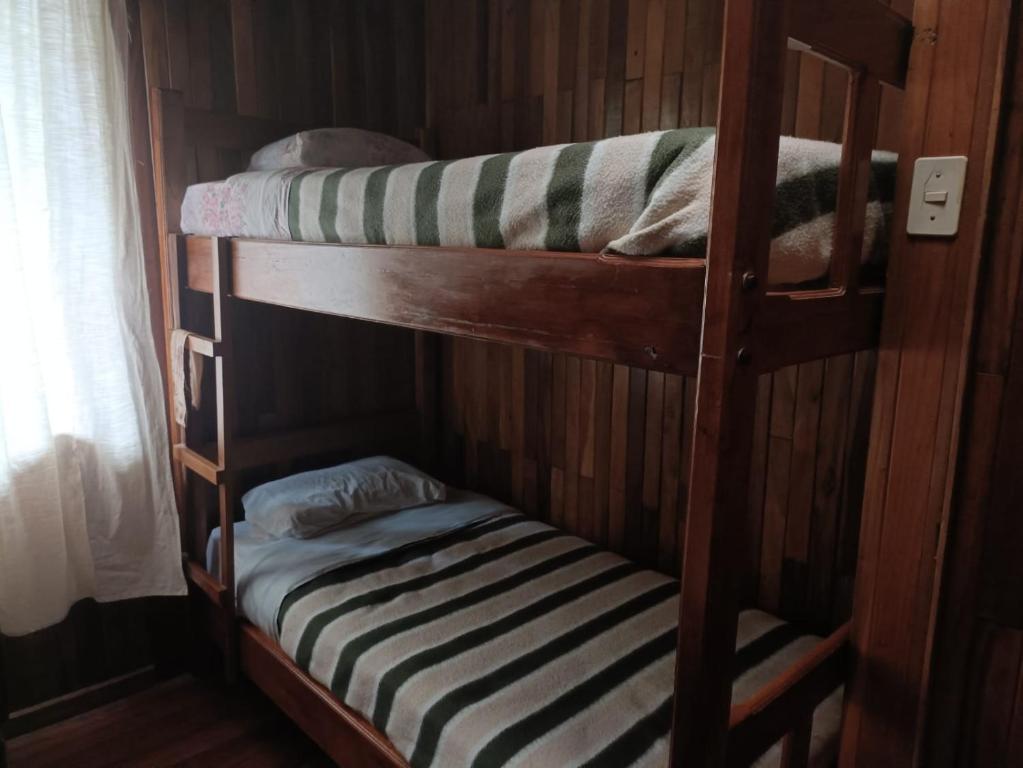 Habitacion Familiar #8 — balcon con vista a la montaña