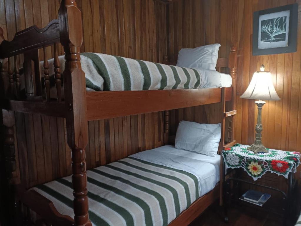 Habitacion Triple — area de baño